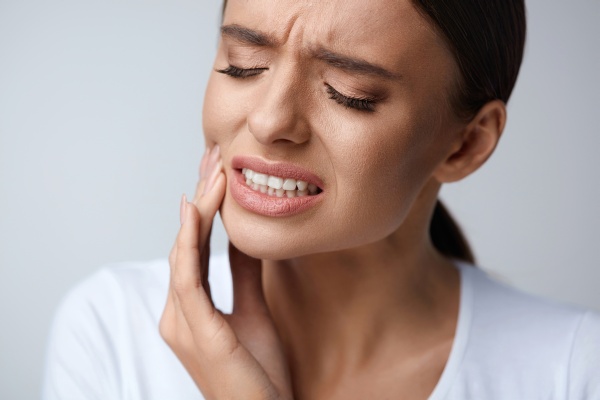 Sensitive Teeth:   Signs It Is Time To See Your Dentist